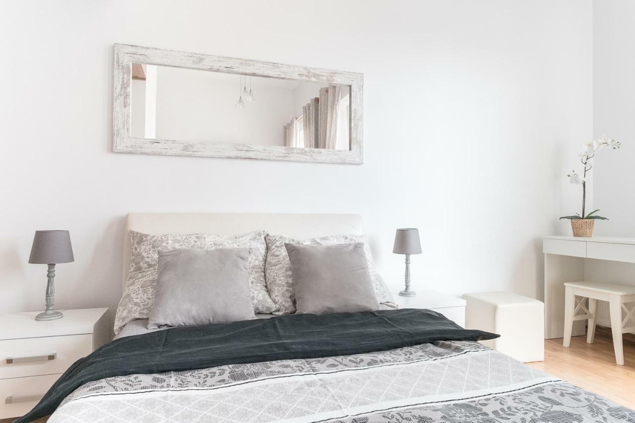 Apartamenty Trzy Wieze Varsó Kültér fotó